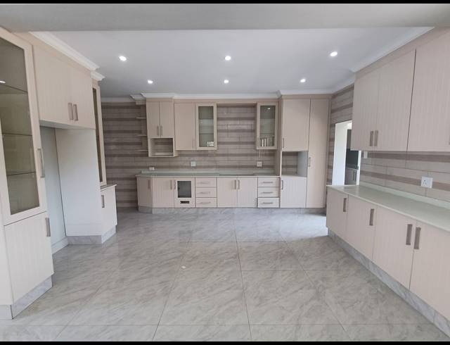 5 BEDROOM HOUSE FOR SALE IN HILTON GARDENS